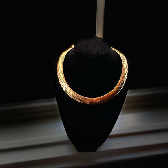 2 ITEMS set of Thick gold tone MONET snake chain & 4 leaf clover earrings - Picture 1 of 7